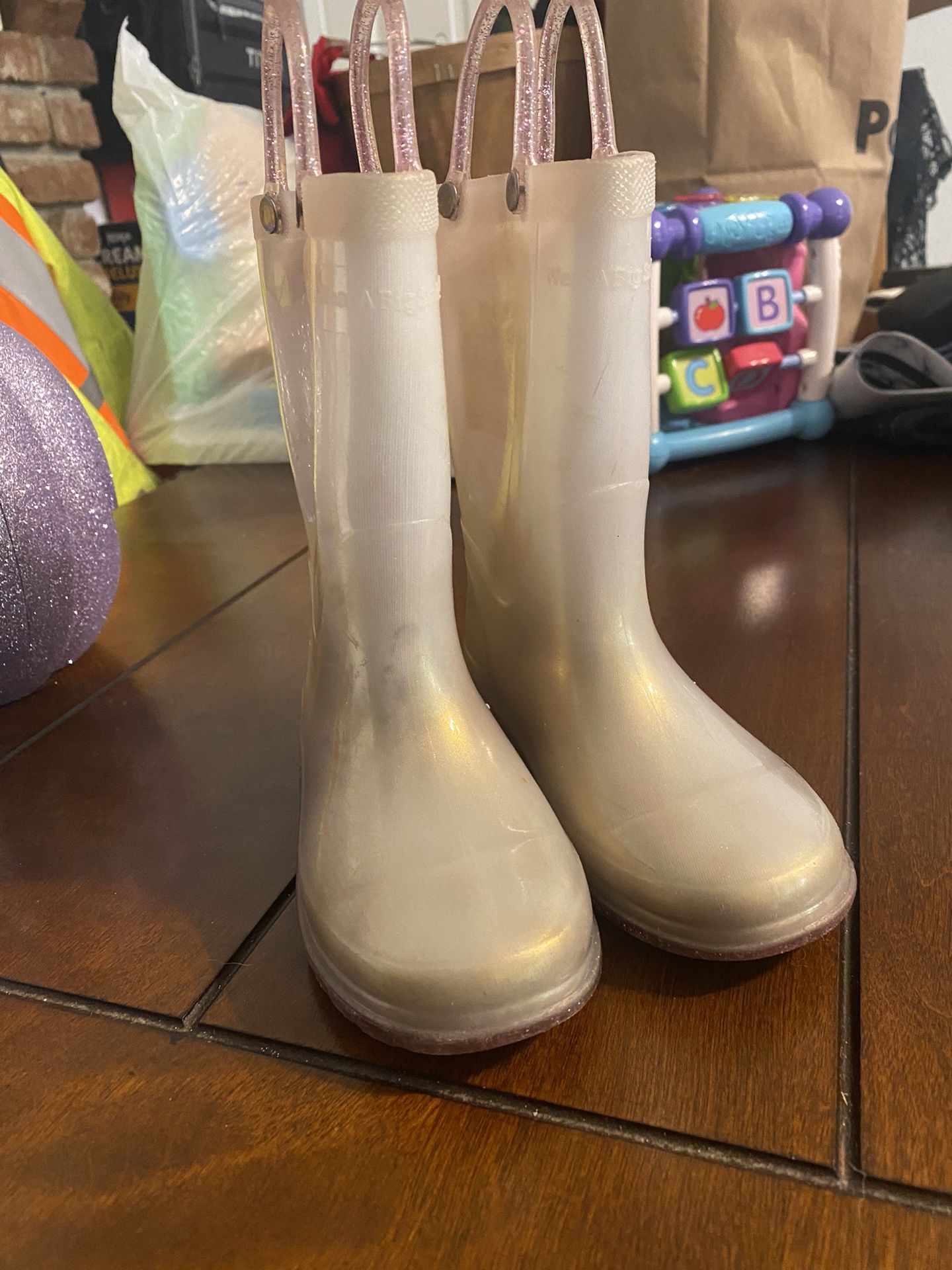 Kids Light Up Rain boots Size 8