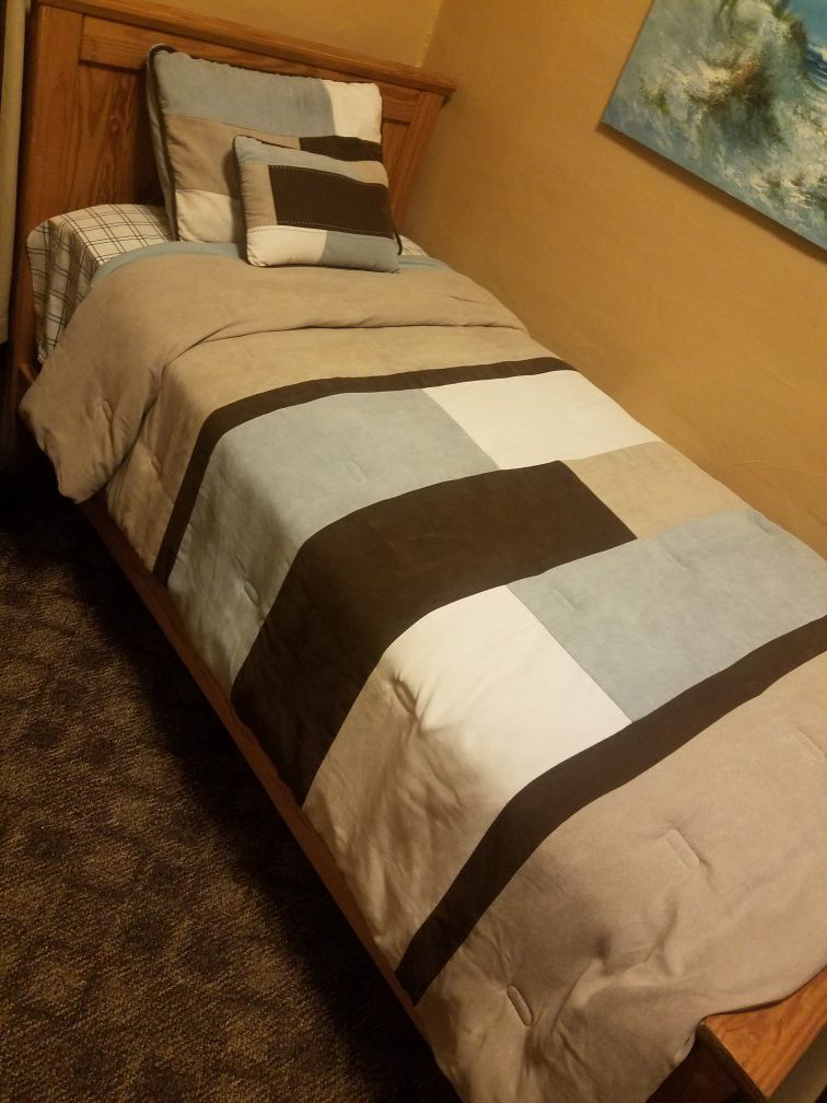Twin Wooden bed frame w/ mattress...