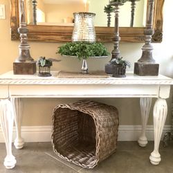 CONSOLE TABLE