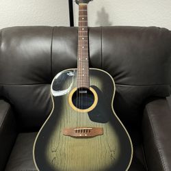 Applause AA-31 Acoustic Guitar With Road Runner Soft Guitar Case