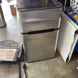 Mini Fridge 