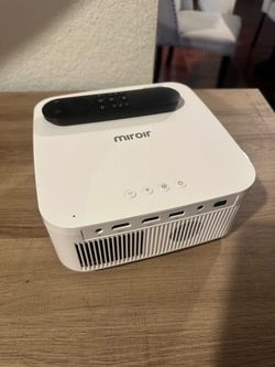 Miroir Portable Projector with Remote