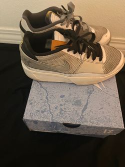 Nike Low-Top Sneakers Size 5.5