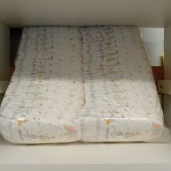 Huggies diapers # 4.  Pack 60 units.
