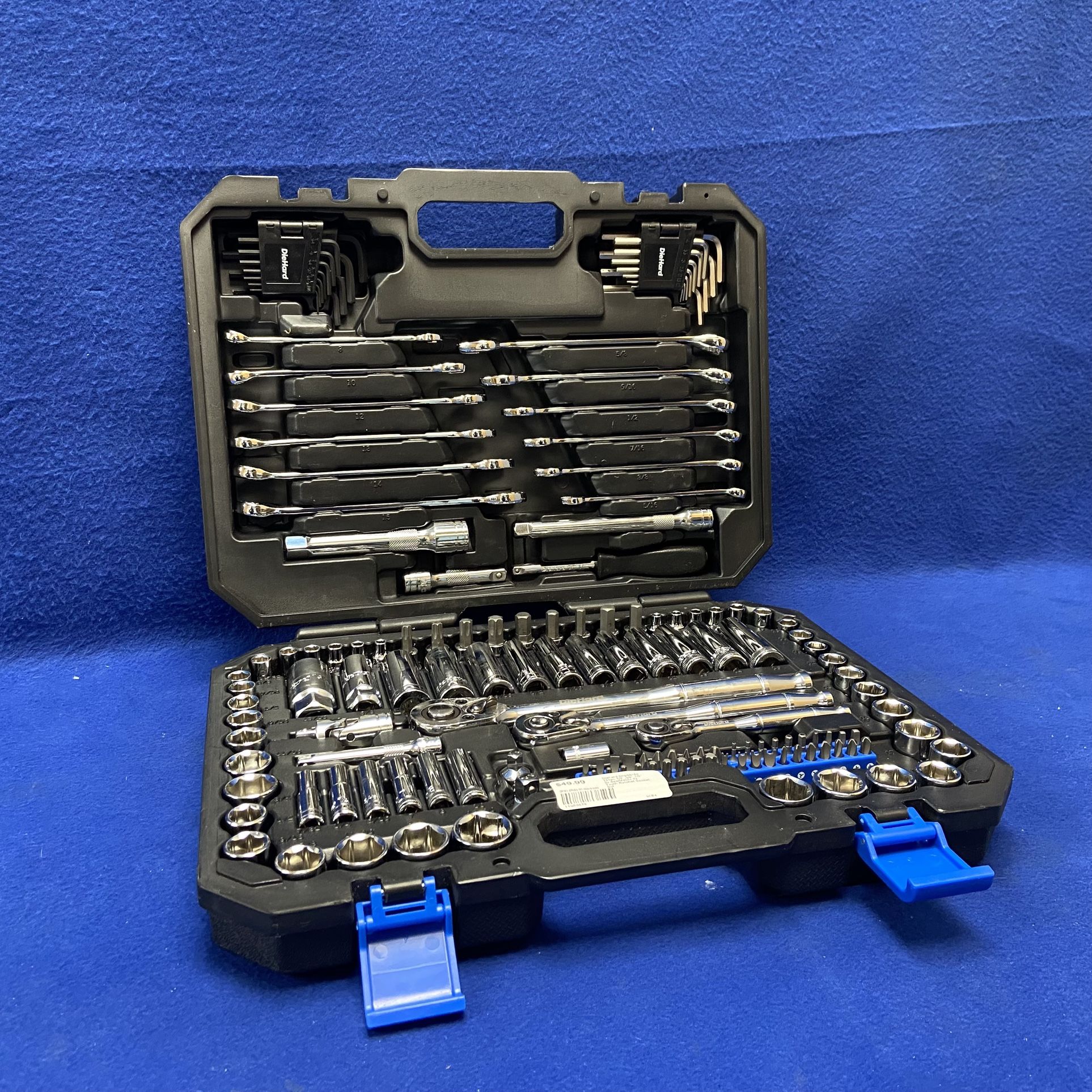 Diehard 151 1/4”, 3/8”, 1/2” Drive SAE/Metric Ratchet Socket Set 11050678