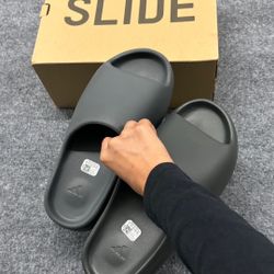 Yeezy Slides 