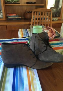 Munro wedge shoes size 10 worn a couple times !