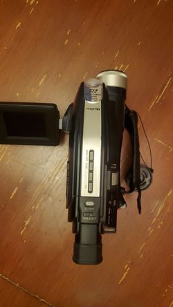 Quastar 700x Digital Zoom EIS VHS Hand held Palmcorder