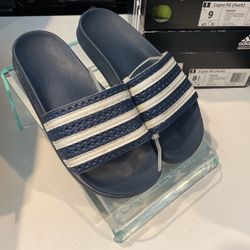Adilette Sandals Size 5 New ,open box 