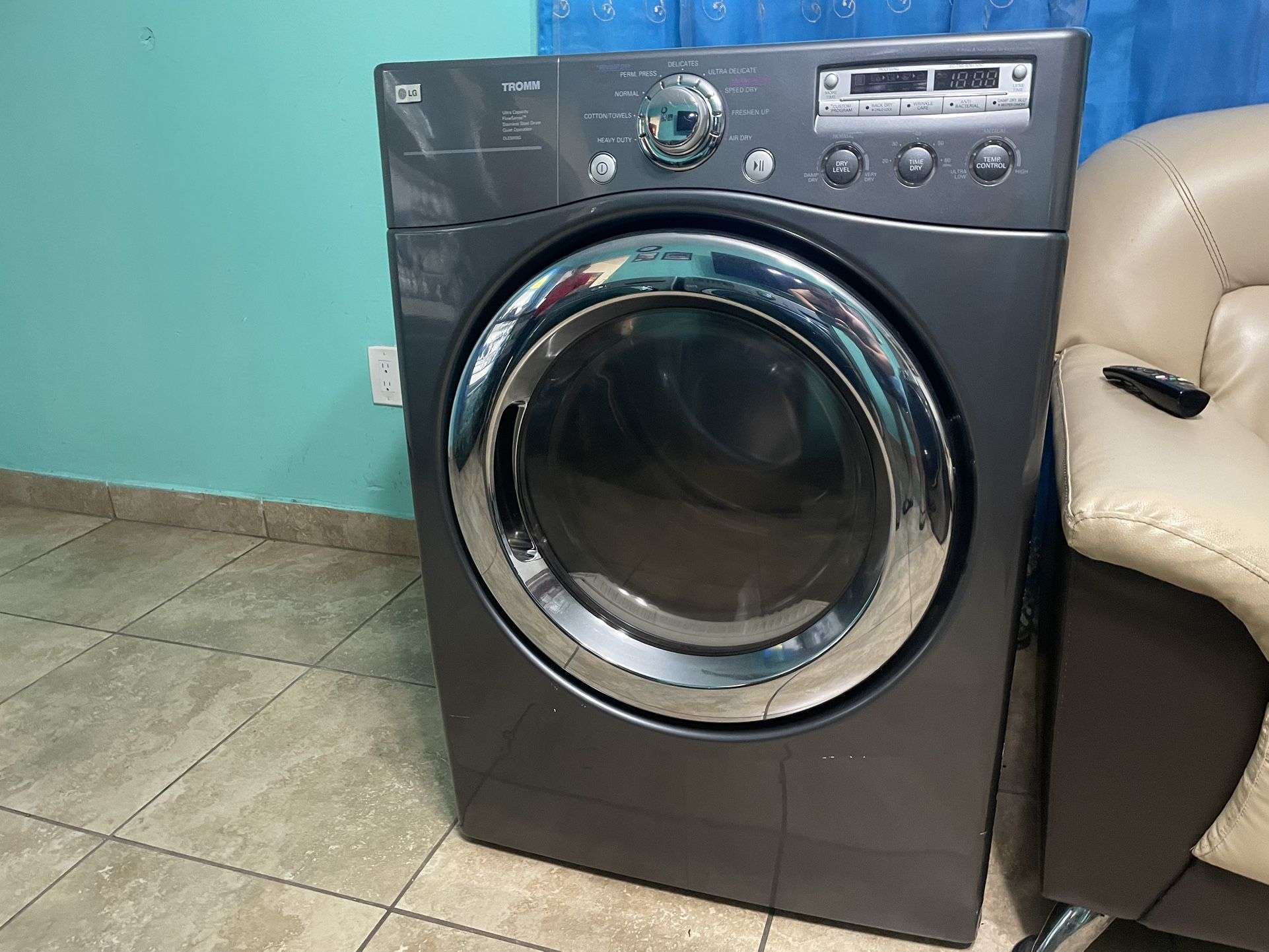 LG Dryer (Secadora)… Con Garantía  instalación y Delivery incluido .