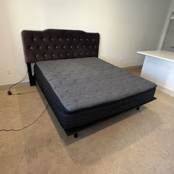King Size Electric Adjustable Bed W/Sealy Posturepedic Mattress