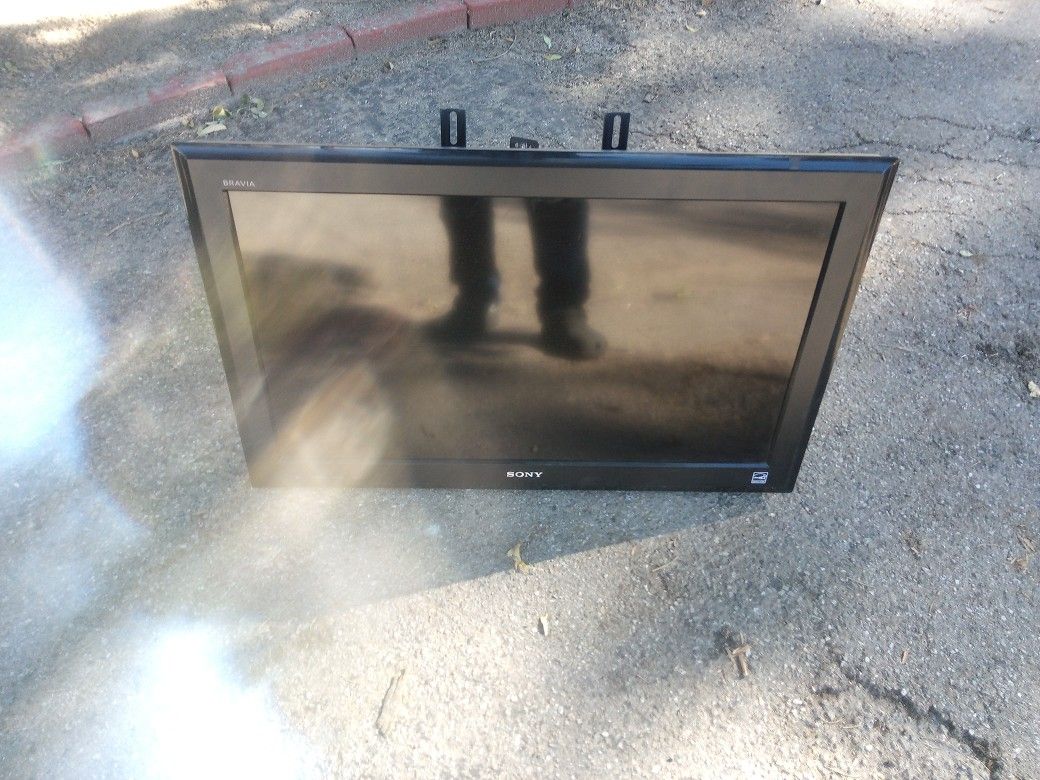 30inch TV With Wall Mount 