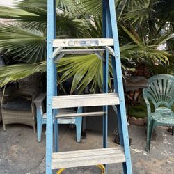 Corner 6 Foot Fiberglass Ladder