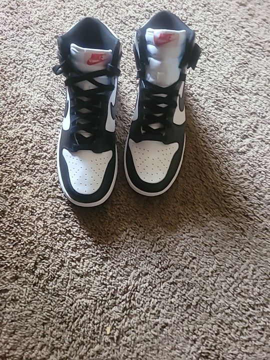 Size 10 dunks black and white