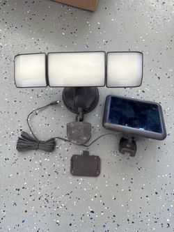Dusk-to-Dawn Integrated LED Flood Light