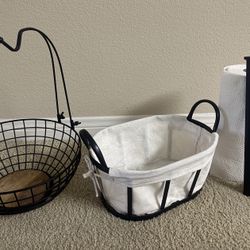 2 metal fruit baskets & a kitchen towel holder
