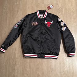 Size Large - Mitchell And Ness NBA Basketball Chicago Bulls Satin Jacket - Hardwood Classics Vintage Jordan