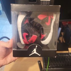 JORDAN 1 CRIB BOOTIE