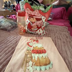 STRAWBERRY SHORTCAKE TOTE BAG WITH TOWELETTE AND TUMBLER
