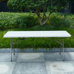 Foldable table