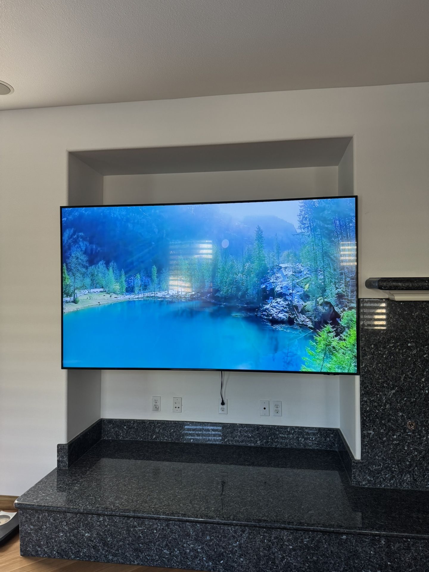 Samsung - 85” Smart TV !!