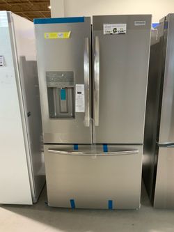 LG 31.7 cu.ft. French Door Smart Refrigerator $1100