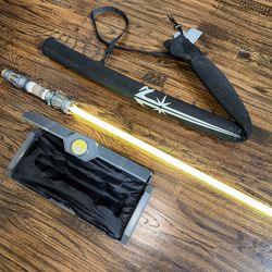 Star Wars Galaxy’s Edge Rey Skywalker Legacy Lightsaber w/ Blade & Saber Sleeve