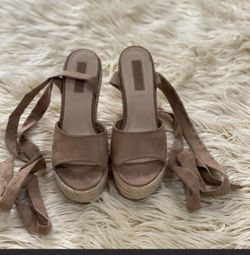 Nude wedges