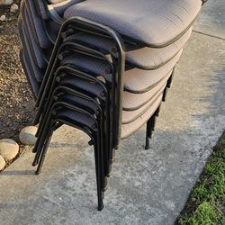 6 STACKING CHAIRS WITH CUSHION 