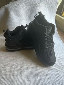 UNPR UNPROJECTED-women’s sneaker Size 7