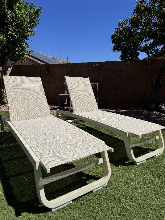 Brand new stunning pool side lounge chairs