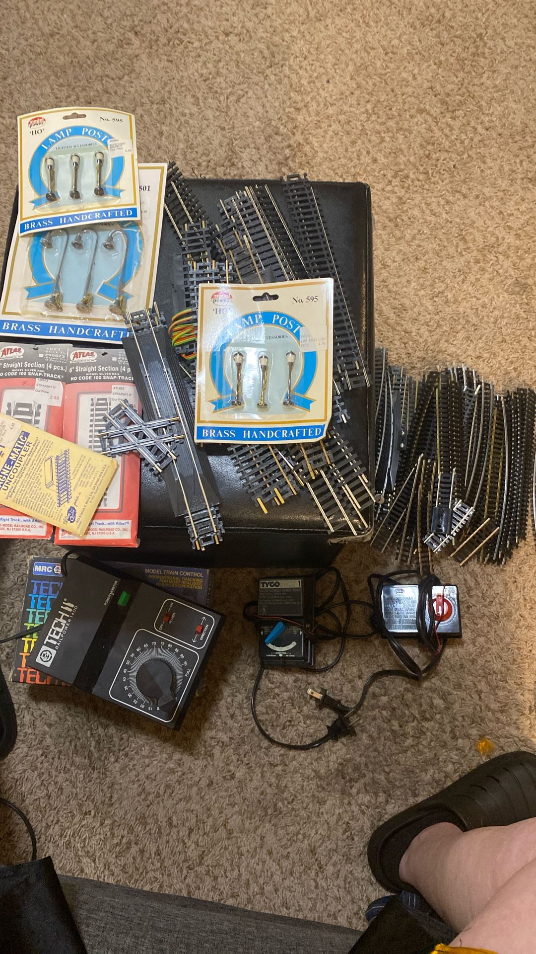 HO Scale Model Train Tracks, Lamp Posts, Controls
