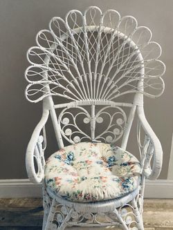 Vintage Boho Shabby Chic White Whicker Peacock Chair 