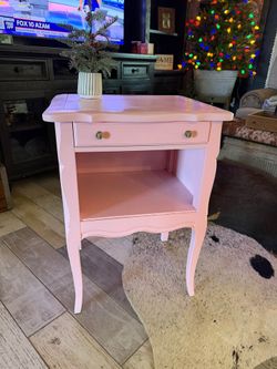 💕 ADORABLE SOLID WOOD PINK END TABLE