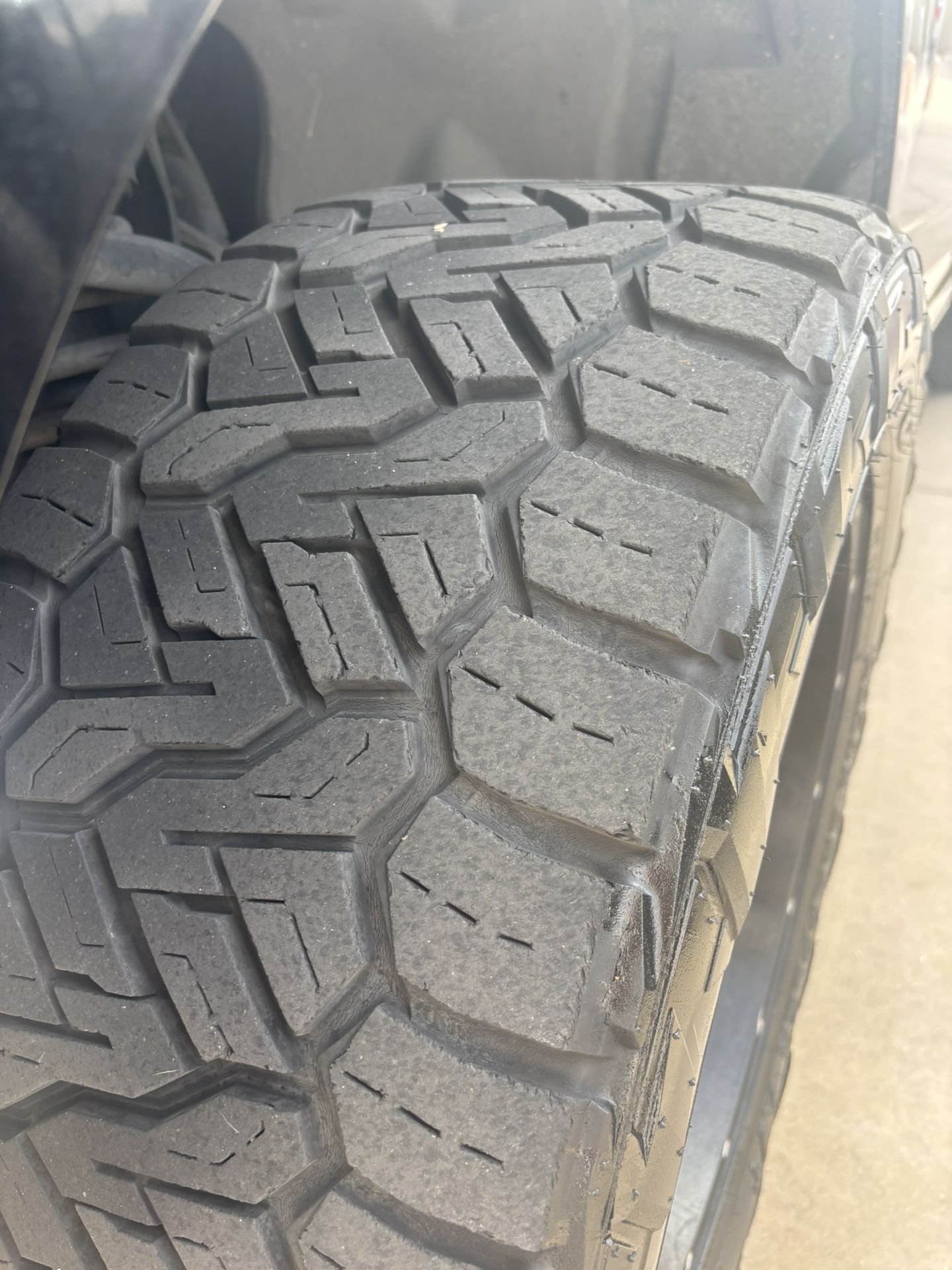 nitto recon grapplers ((33x12.50R20 LT))