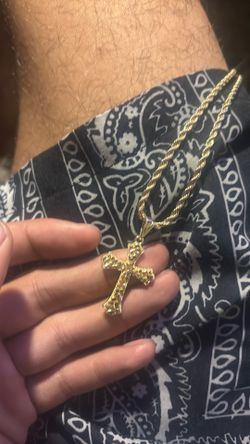 14 K chain with nugget cross pendant 13.18 g