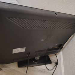 36 inch LG Chrome Cast TV 40$