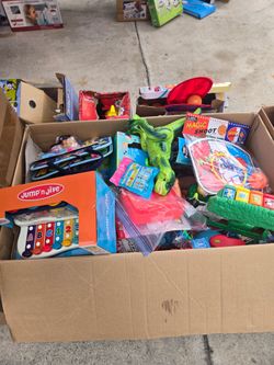 Box of toys 🧸 🔫 🙂✨️