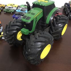 john deer tractor 🚜 good condition $25 