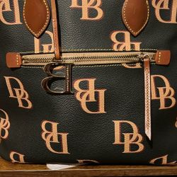 Purse/ Dooney and Bourke Satchel Bag