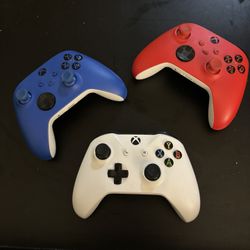 3 Xbox One Controllers