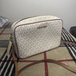 Micheal Kors Cross Body Bag 