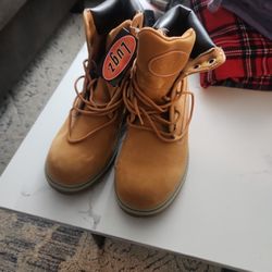 Women's LUGS BOOTS SIZE 7