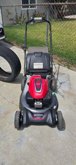 Honda gas lawn mower