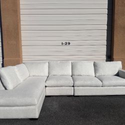2PC Cream Crate and Barrel Sectional Couch Free Delivery 🚚