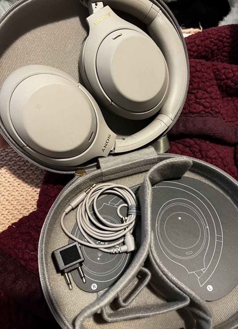 Sony Has WH1000XM4 Wireless Noise-Cancelling Over-the-Ear Headphones