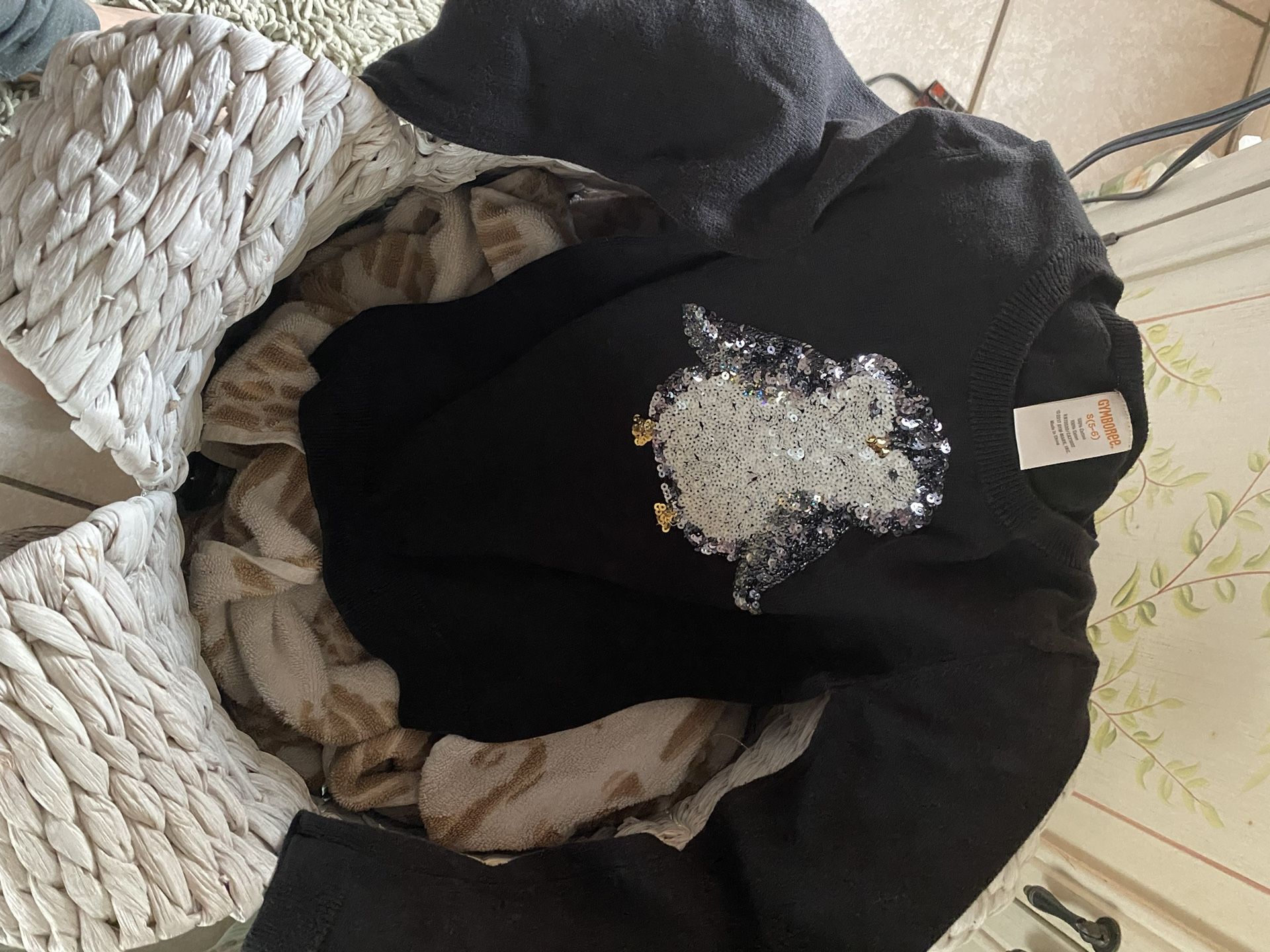 Penguin Sweater Size 5-6 Delivery Make An Offer