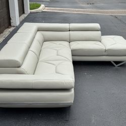 Sofa/Couch Sectional - Modern Design - Delivery Available 🚛