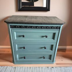 Dresser/Entry table
