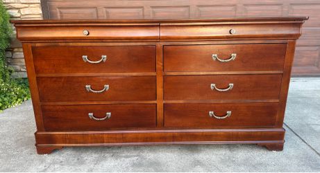 Drexel Furniture 8-Drawer Dresser